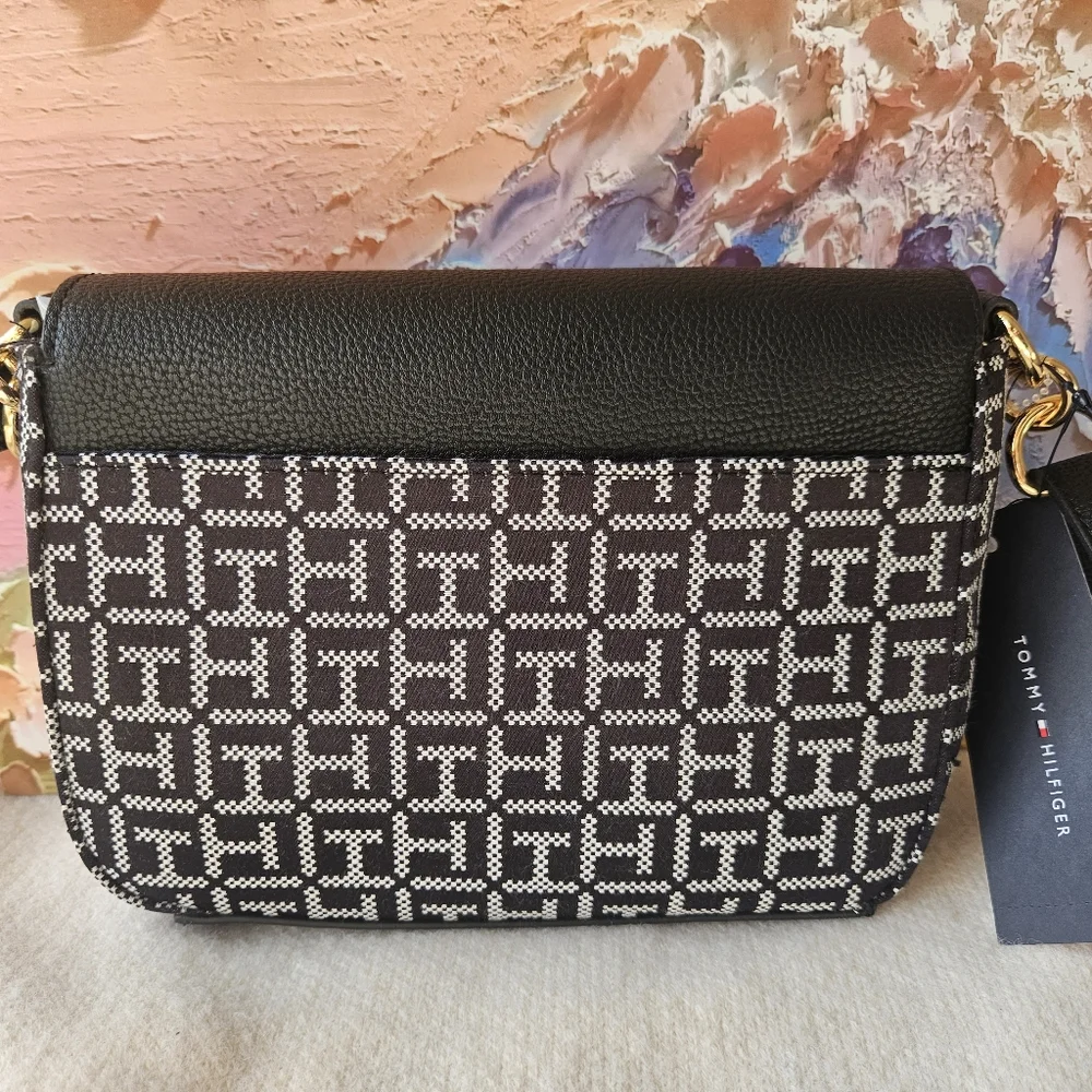 Tommy Hilfiger [NWT] - Monogram Crossbody Bag - Adjustable - Picture 4 of 8